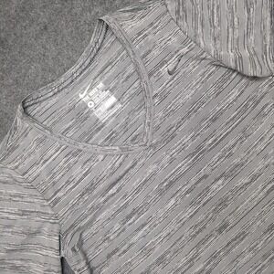 Nike Dri Fit Athletic Cut T Shirt Mens Medium Gray Heathered V Neck Short Sleeve
